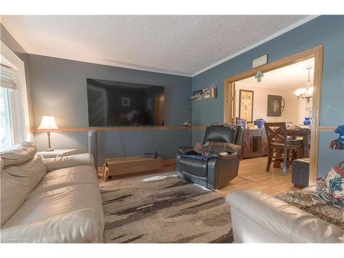 4 Haig Street, St. Catharines, ON - Indoor Photo Showing Living Room