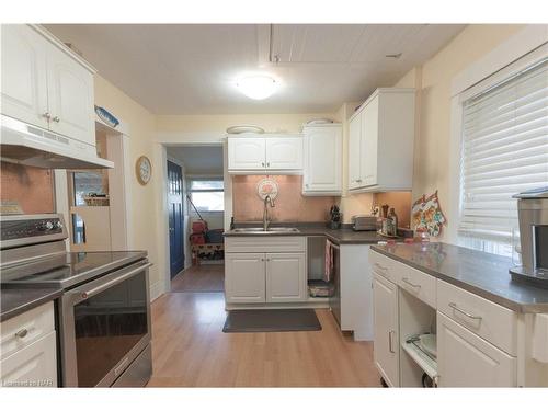 4 Haig Street, St. Catharines, ON - Indoor Photo Showing Kitchen