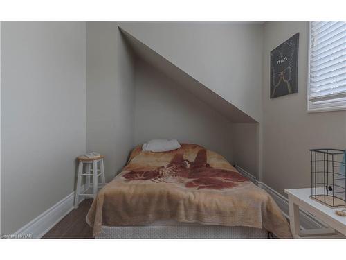 4 Haig Street, St. Catharines, ON - Indoor Photo Showing Bedroom