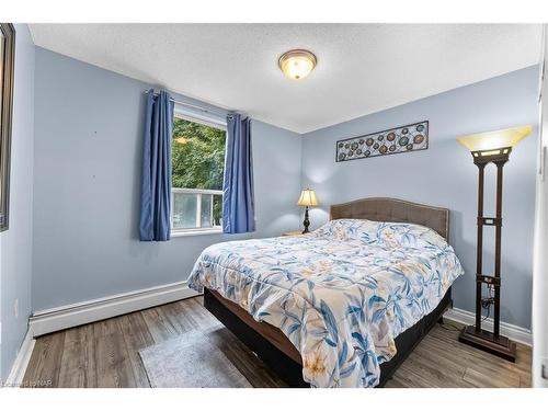 309-6390 Huggins Street, Niagara Falls, ON - Indoor Photo Showing Bedroom