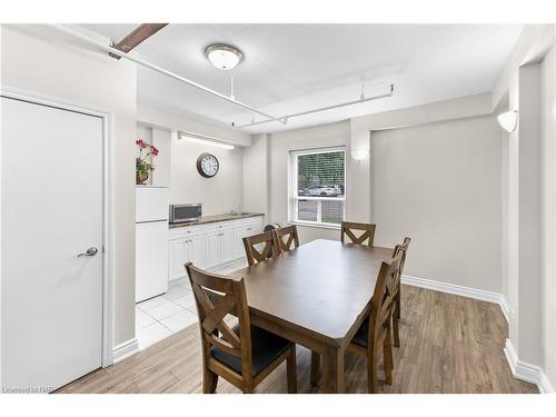 309-6390 Huggins Street, Niagara Falls, ON - Indoor Photo Showing Dining Room