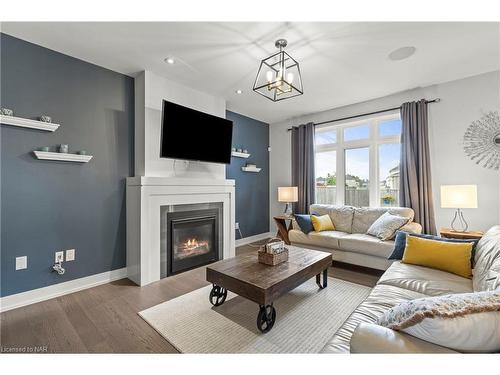 28 Venture Way, Thorold, ON - Indoor Photo Showing Living Room With Fireplace