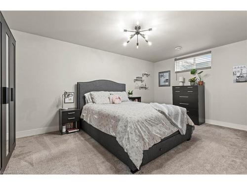 28 Venture Way, Thorold, ON - Indoor Photo Showing Bedroom