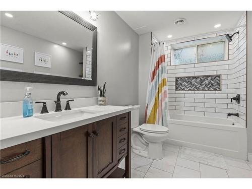 28 Venture Way, Thorold, ON - Indoor Photo Showing Bathroom