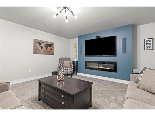 28 Venture Way, Thorold, ON - Indoor Photo Showing Living Room With Fireplace