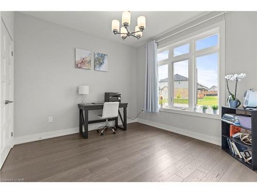 28 Venture Way, Thorold, ON - Indoor Photo Showing Other Room