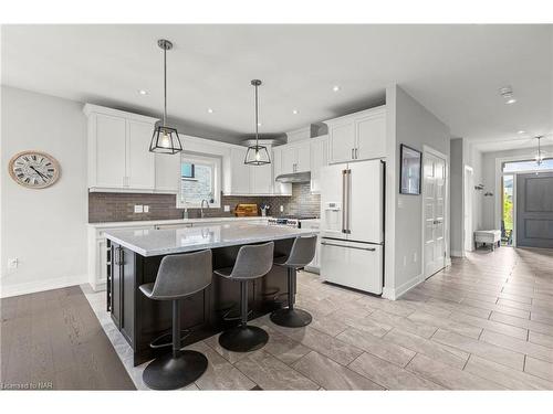 28 Venture Way, Thorold, ON - Indoor Photo Showing Kitchen With Upgraded Kitchen