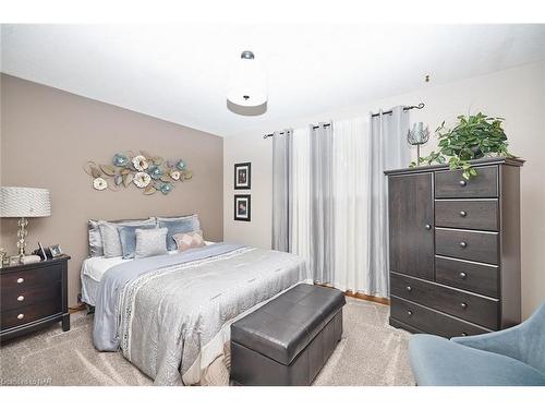 6529 Dalena Place, Niagara Falls, ON - Indoor Photo Showing Bedroom