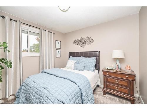 6529 Dalena Place, Niagara Falls, ON - Indoor Photo Showing Bedroom