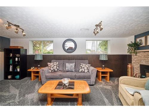 6529 Dalena Place, Niagara Falls, ON - Indoor Photo Showing Living Room