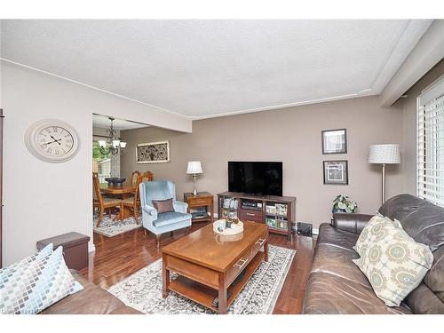 6529 Dalena Place, Niagara Falls, ON - Indoor Photo Showing Living Room