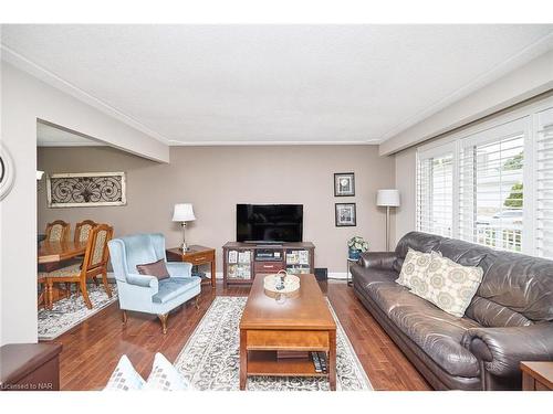 6529 Dalena Place, Niagara Falls, ON - Indoor Photo Showing Living Room