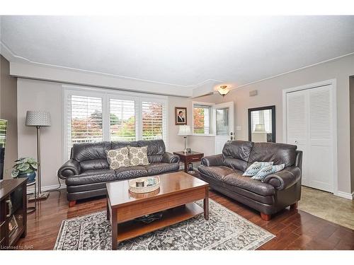 6529 Dalena Place, Niagara Falls, ON - Indoor Photo Showing Living Room