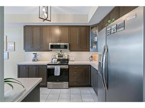 84 Dunrobin Lane, Grimsby, ON - Indoor Photo Showing Kitchen