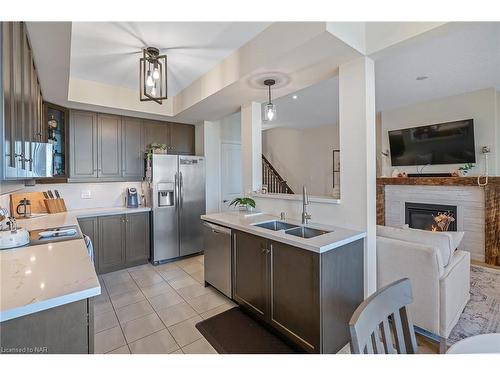 84 Dunrobin Lane, Grimsby, ON - Indoor Photo Showing Kitchen With Double Sink