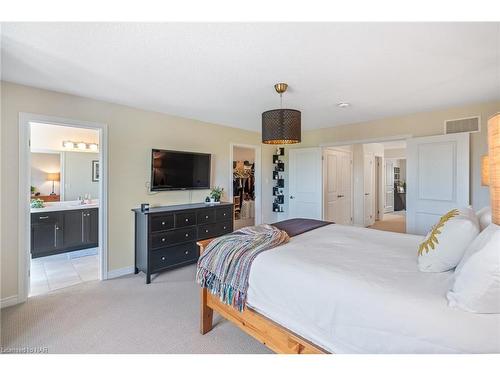 84 Dunrobin Lane, Grimsby, ON - Indoor Photo Showing Bedroom