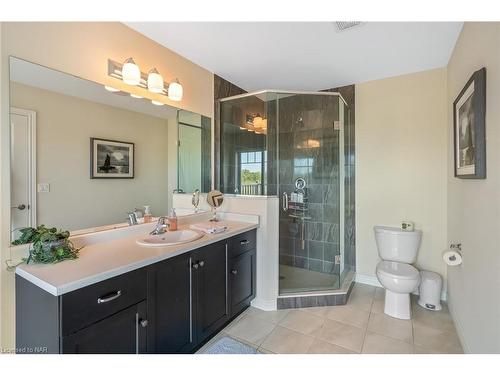 84 Dunrobin Lane, Grimsby, ON - Indoor Photo Showing Bathroom