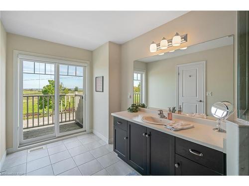 84 Dunrobin Lane, Grimsby, ON - Indoor Photo Showing Bathroom