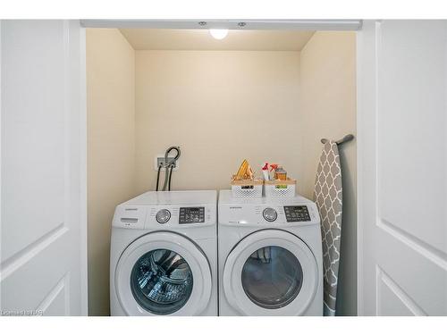 84 Dunrobin Lane, Grimsby, ON - Indoor Photo Showing Laundry Room