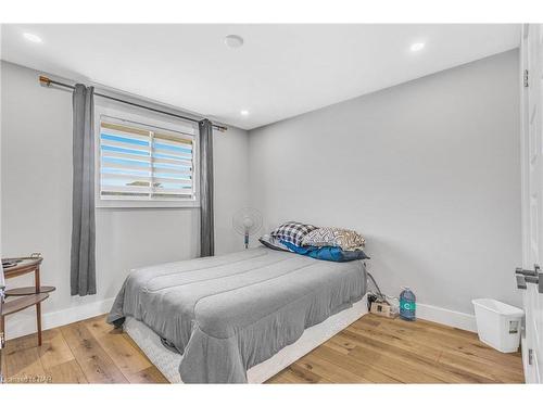 18 Rainbow Court, Welland, ON - Indoor Photo Showing Bedroom