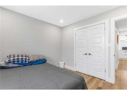 18 Rainbow Court, Welland, ON - Indoor Photo Showing Bedroom