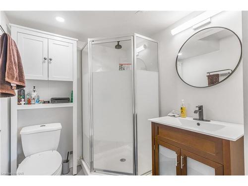 18 Rainbow Court, Welland, ON - Indoor Photo Showing Bathroom