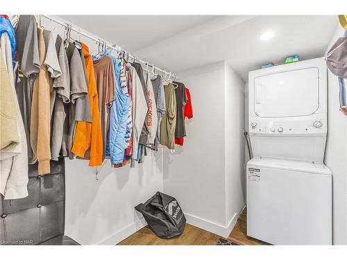 18 Rainbow Court, Welland, ON - Indoor Photo Showing Laundry Room