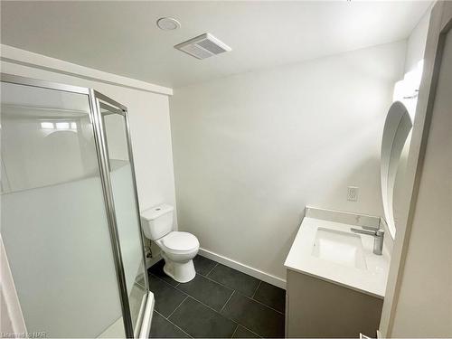 18 Rainbow Court, Welland, ON - Indoor Photo Showing Bathroom