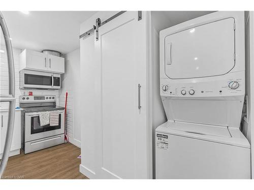 18 Rainbow Court, Welland, ON - Indoor Photo Showing Laundry Room