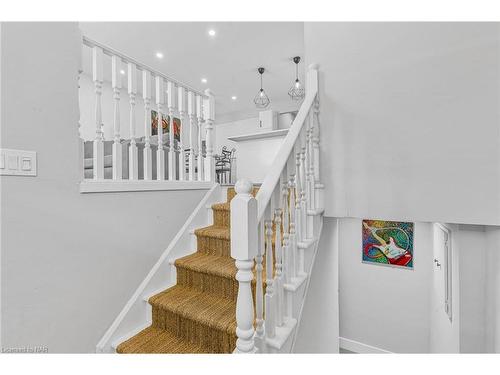 18 Rainbow Court, Welland, ON - Indoor Photo Showing Other Room