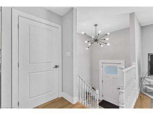 18 Rainbow Court, Welland, ON - Indoor Photo Showing Other Room