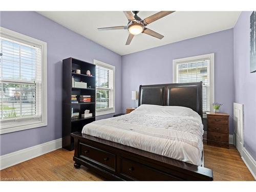 6386 Crawford Street, Niagara Falls, ON - Indoor Photo Showing Bedroom