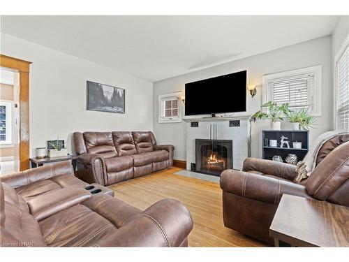 6386 Crawford Street, Niagara Falls, ON - Indoor Photo Showing Living Room With Fireplace