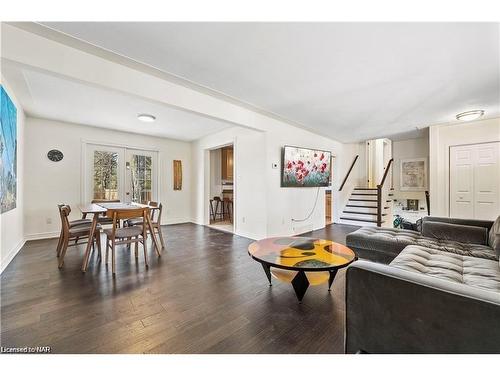 375 Mississauga Street, Niagara-On-The-Lake, ON - Indoor Photo Showing Living Room