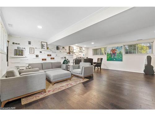 375 Mississauga Street, Niagara-On-The-Lake, ON - Indoor Photo Showing Living Room