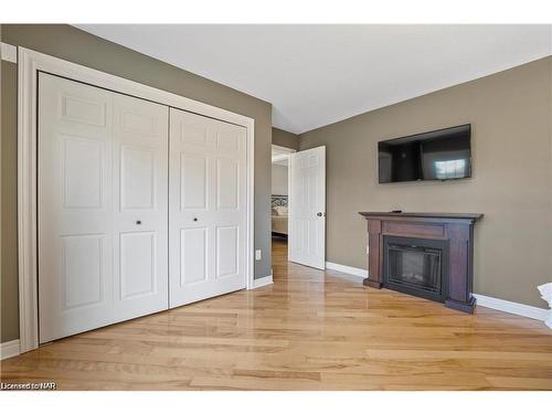 375 Mississauga Street, Niagara-On-The-Lake, ON - Indoor Photo Showing Living Room With Fireplace