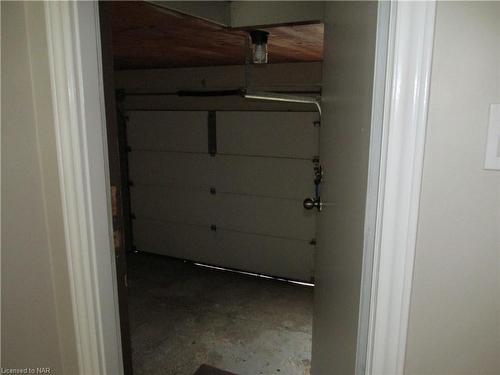 6 East Hampton Road, St. Catharines, ON - Indoor Photo Showing Garage