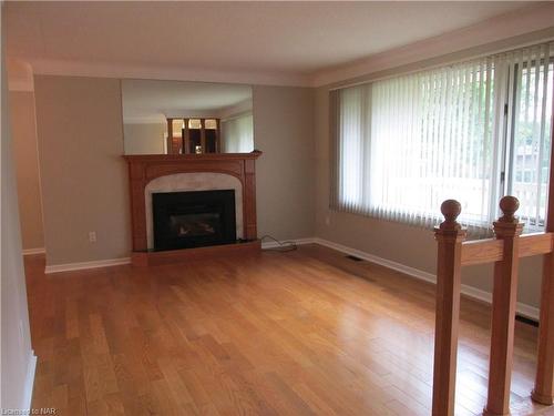 6 East Hampton Road, St. Catharines, ON - Indoor Photo Showing Living Room With Fireplace