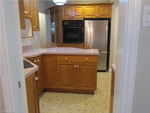 6 East Hampton Road, St. Catharines, ON - Indoor Photo Showing Kitchen