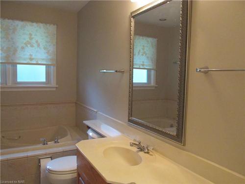 6 East Hampton Road, St. Catharines, ON - Indoor Photo Showing Bathroom