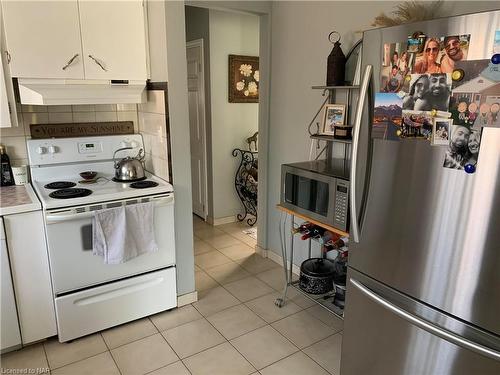 6842 Hagar Avenue, Niagara Falls, ON - Indoor Photo Showing Kitchen