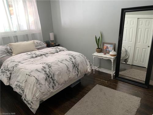 6842 Hagar Avenue, Niagara Falls, ON - Indoor Photo Showing Bedroom