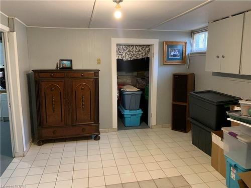 6842 Hagar Avenue, Niagara Falls, ON - Indoor Photo Showing Other Room