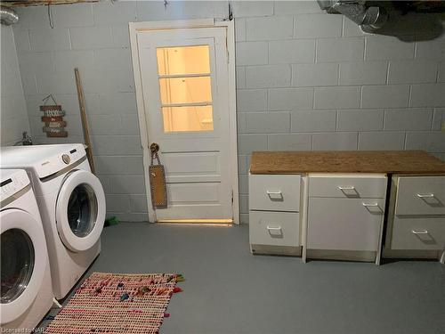 6842 Hagar Avenue, Niagara Falls, ON - Indoor Photo Showing Laundry Room