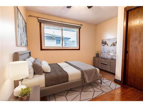 79 Glen Park Road, St. Catharines, ON - Indoor Photo Showing Bedroom