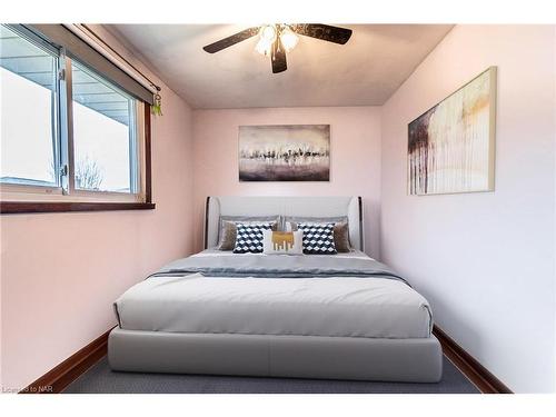 79 Glen Park Road, St. Catharines, ON - Indoor Photo Showing Bedroom