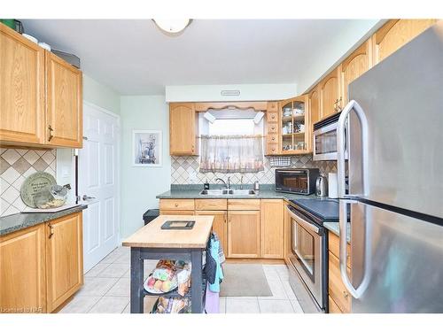 247 St Augustine Drive, St. Catharines, ON - Indoor Photo Showing Kitchen With Double Sink