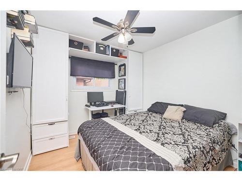 247 St Augustine Drive, St. Catharines, ON - Indoor Photo Showing Bedroom