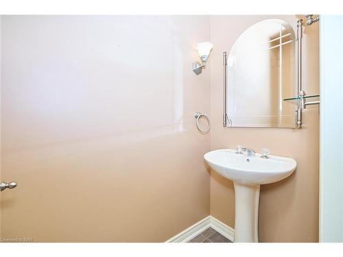 3288 Riselay Avenue, Ridgeway, ON - Indoor Photo Showing Bathroom