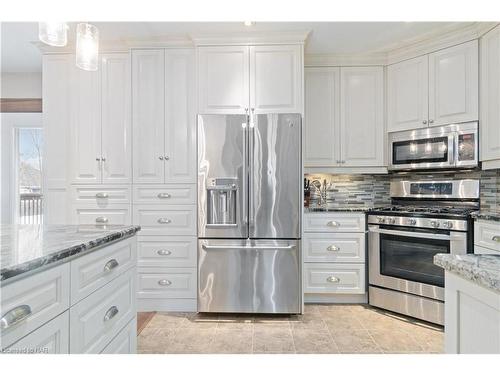 100 Elgin Street, Port Colborne, ON - Indoor Photo Showing Kitchen With Upgraded Kitchen